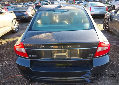 2011 Volvo S80 T6 z USA, uszkodzony, nr VIN YV1902AH5B1148420